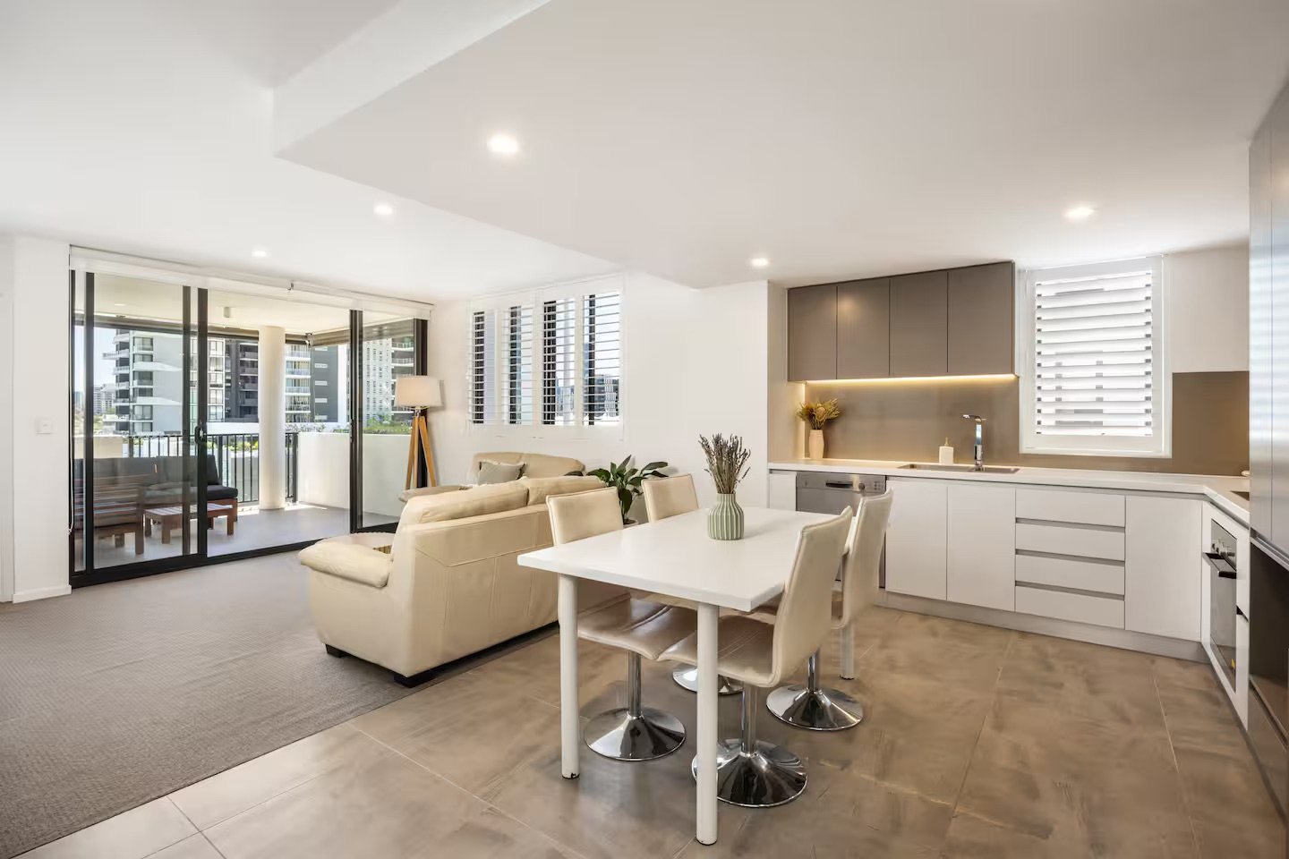 Luxury 1BR Near Stadium • Parking & Balcony photo 5