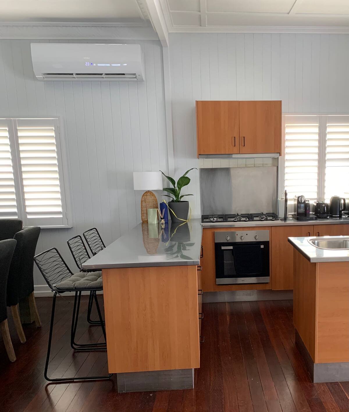 Charming 1920 4BR freestanding Plantation Qldr. photo 3