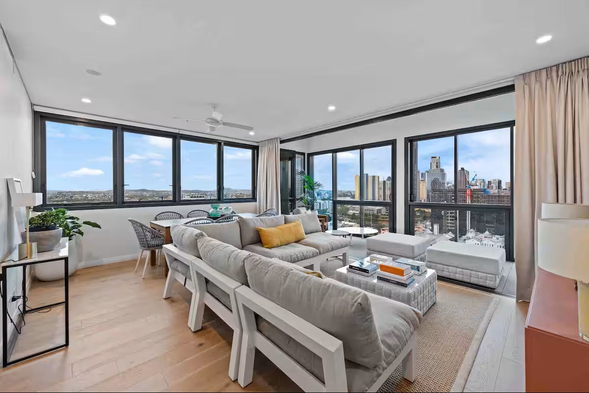 Luxe 3 Bed Penthouse Resort style complex