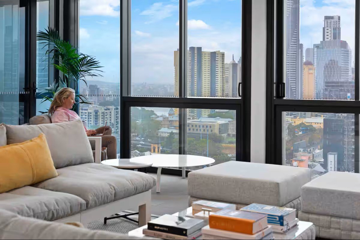 Luxe 3 Bed Penthouse Resort style complex photo 3
