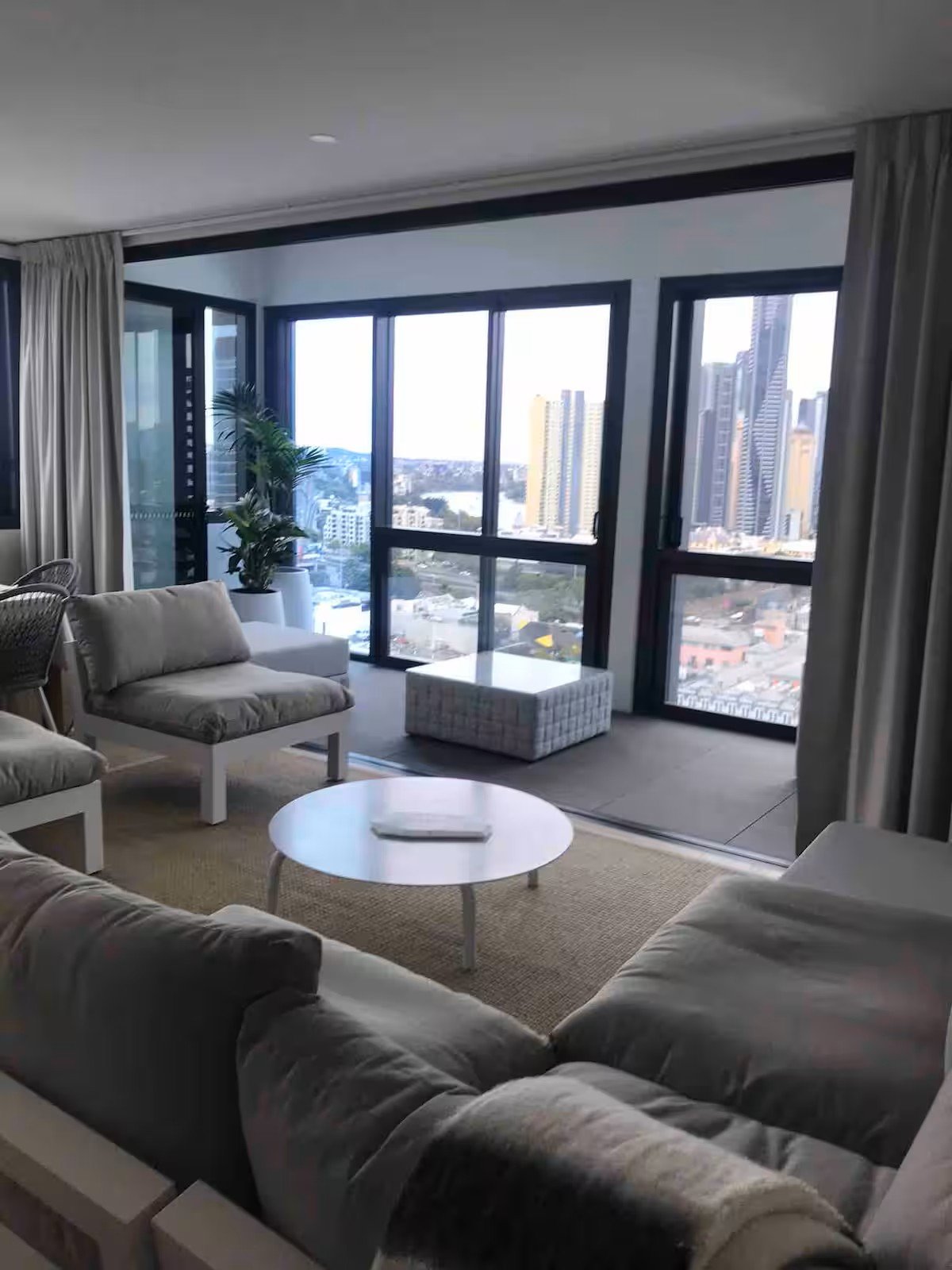 Luxe 3 Bed Penthouse Resort style complex photo 5