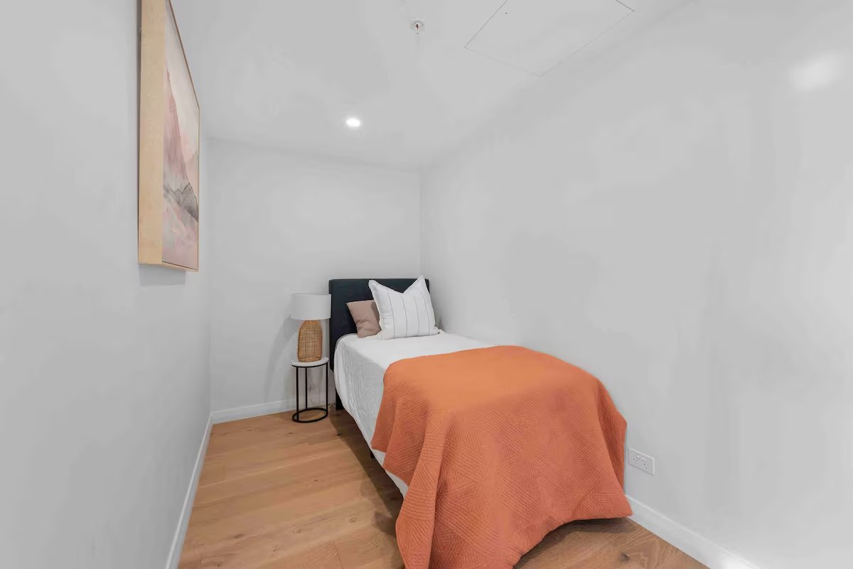 Prime position 2 x Bed, parking, pool, views photo 5