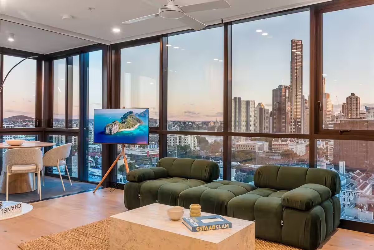 Utopia Stylish City Urban Retreat