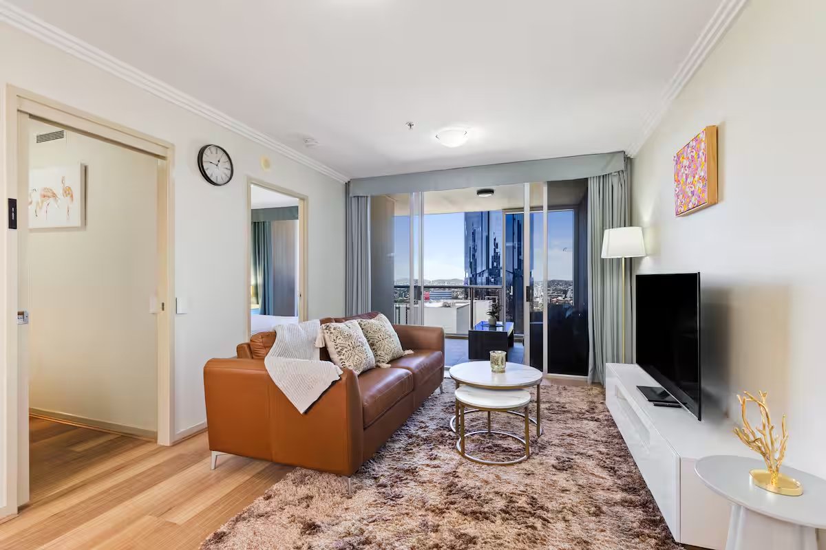 City Lux 2 Bed Apt, Parking, Pool