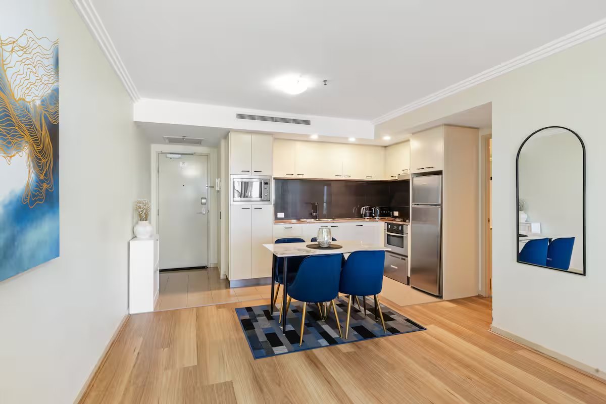 City Lux 2 Bed Apt, Parking, Pool photo 3