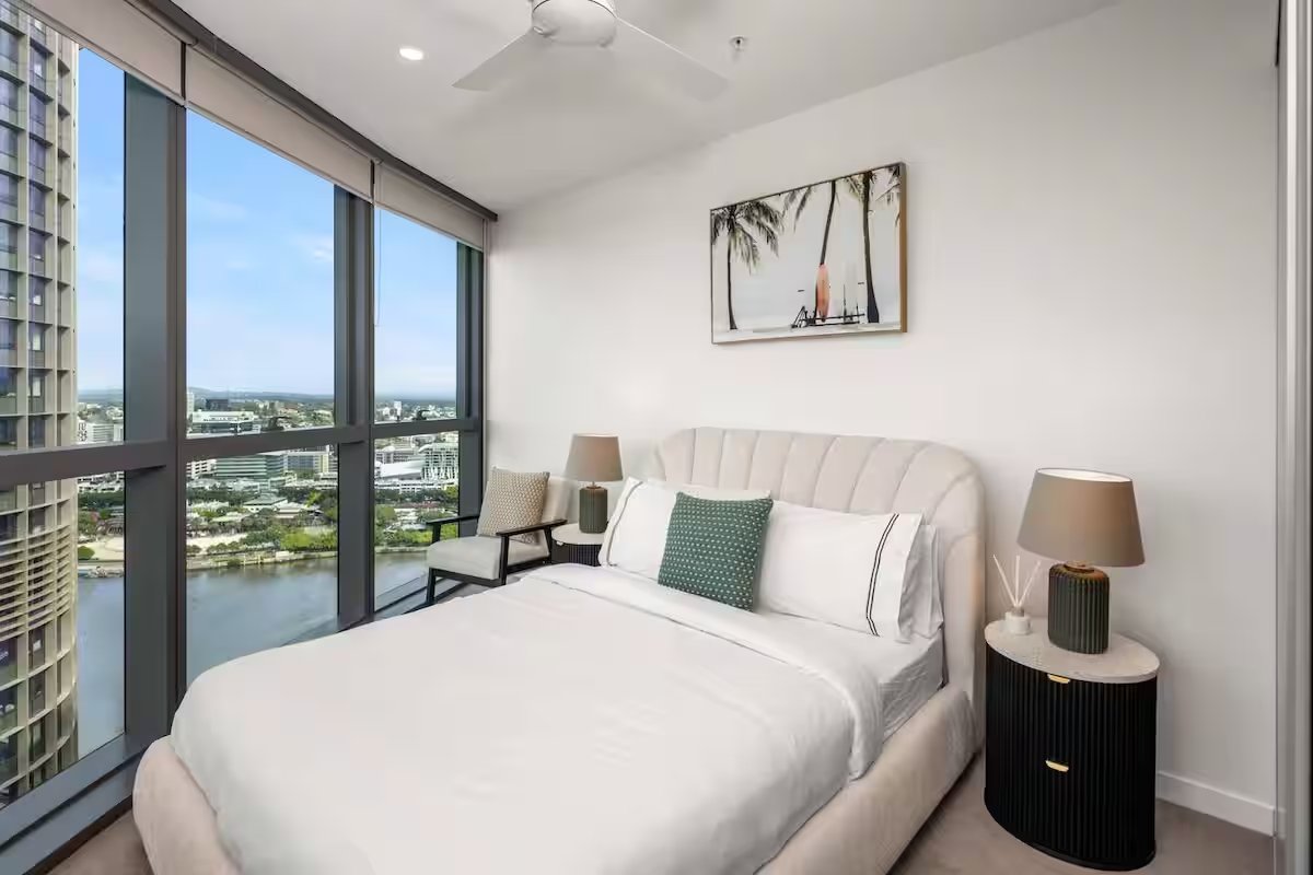 New Luxe 2BR Queens Wharf Apt photo 5