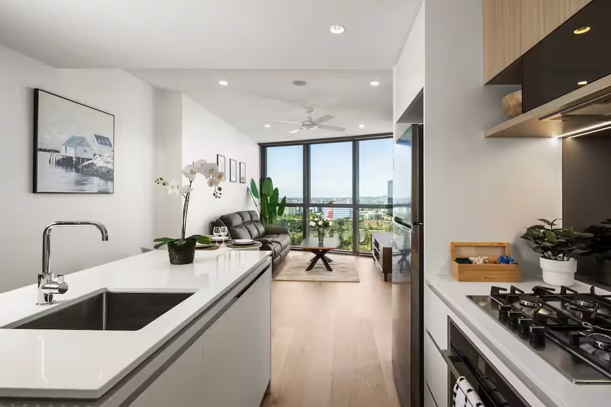 New Luxe 2BR Queens Wharf Apt photo 3