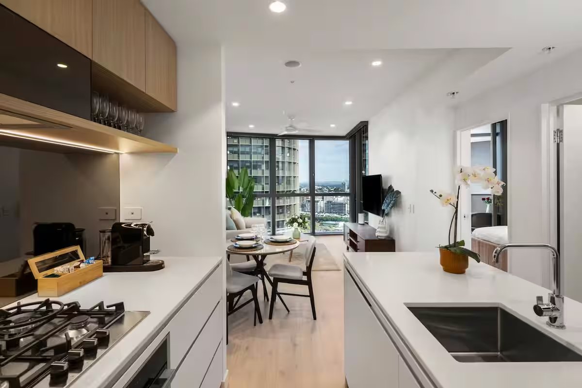 Luxury 1BR in Queens Wharf photo 4