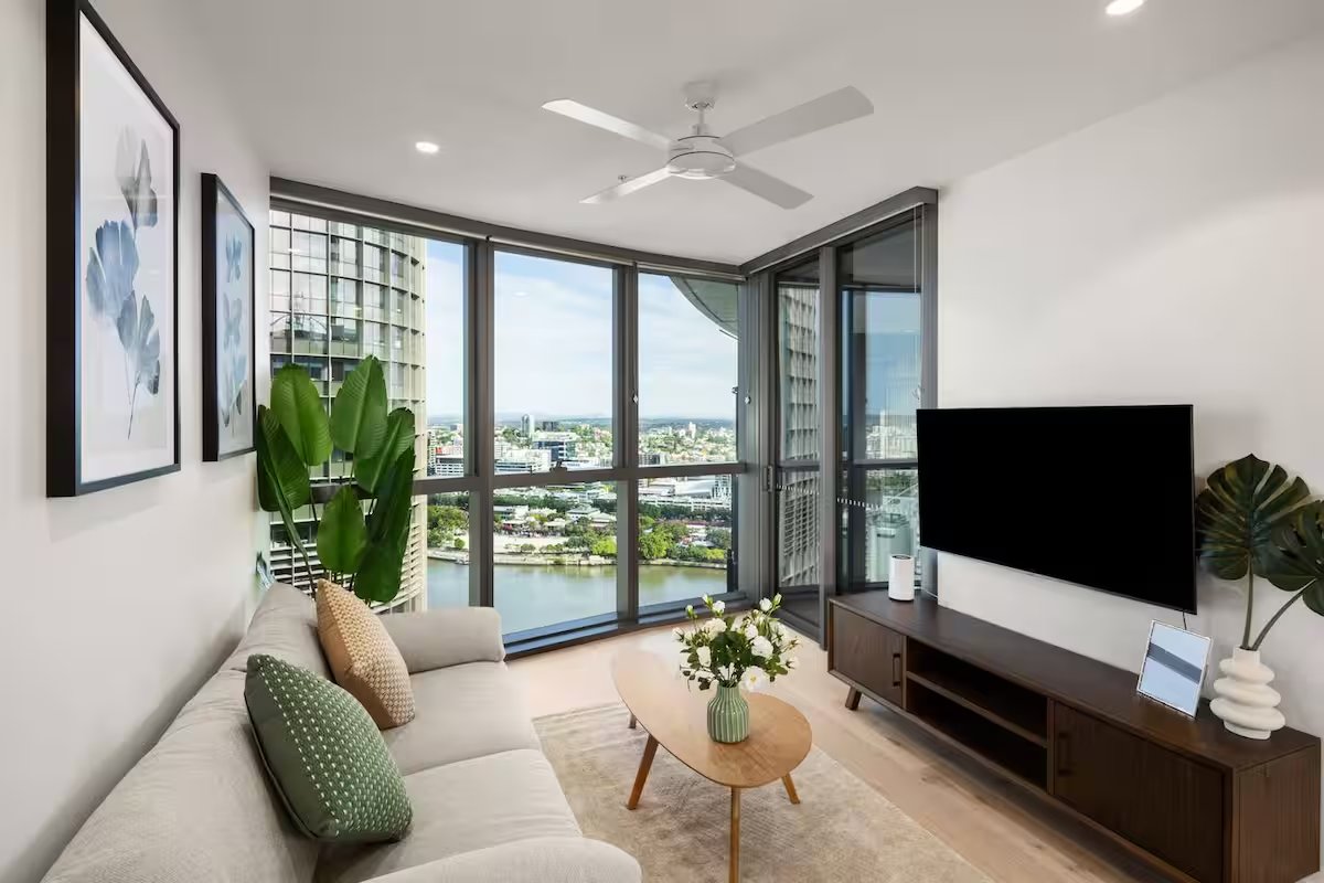 Luxury 1BR in Queens Wharf photo 2
