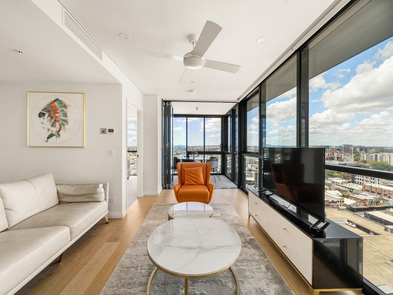 Furnished 2-Bed Apartment — Fortitude Valley | Panoramic City & River Views, Resort Amenities photo 4