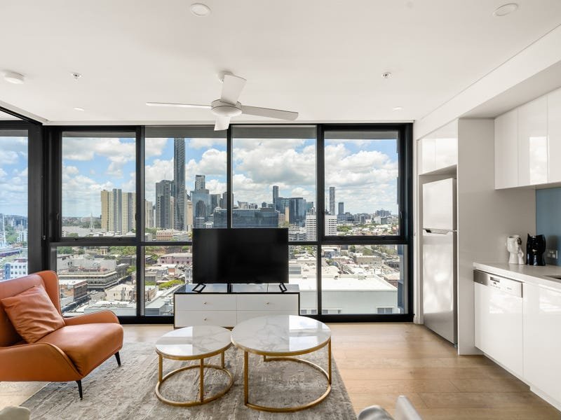 Furnished 2-Bed Apartment — Fortitude Valley | Panoramic City & River Views, Resort Amenities photo 2