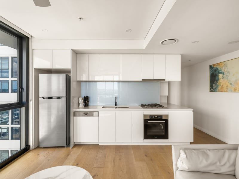 Furnished 2-Bed Apartment — Fortitude Valley | Panoramic City & River Views, Resort Amenities photo 3