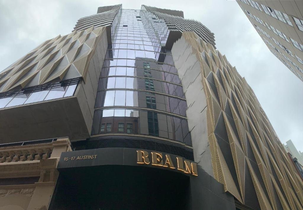 Modern 2-Bedroom, 2-Bathroom Apartment in Adelaide CBD with Pool & Balcony