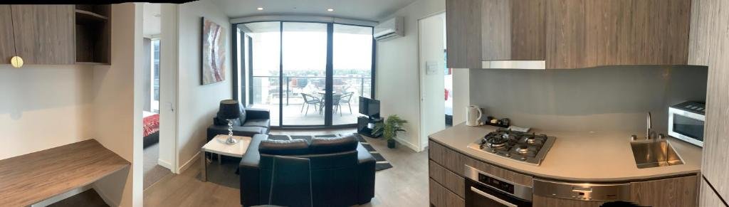 Modern 2-Bedroom, 2-Bathroom Apartment in Adelaide CBD with Pool & Balcony photo 4