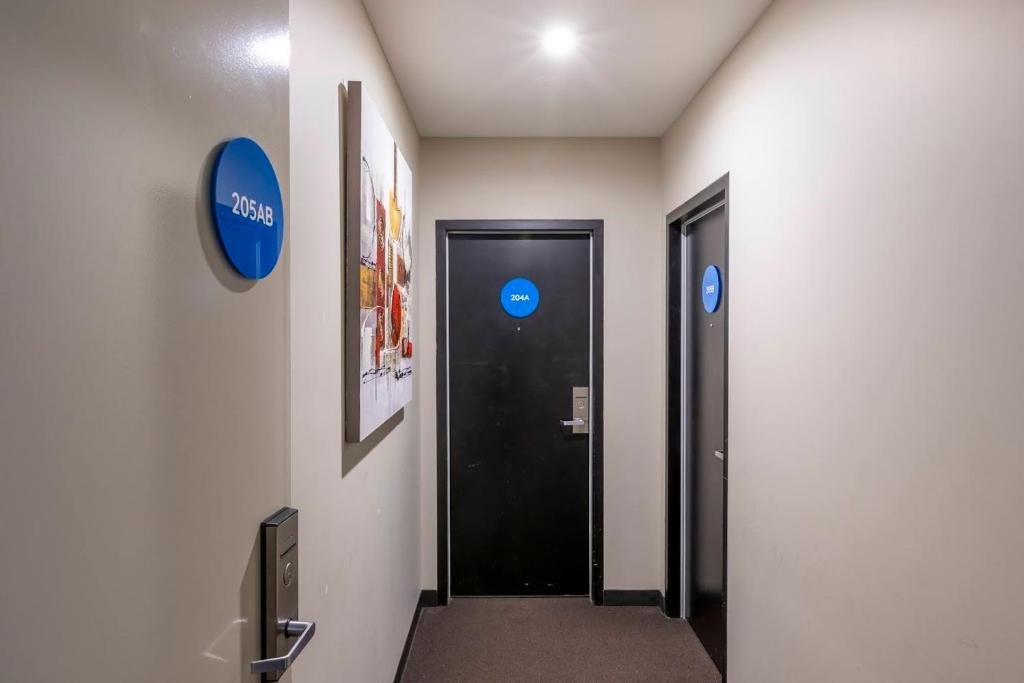 2-Bedroom Interconnecting Apartment — Hawthorn | Kitchenette, Balcony, Long-Stay Ready