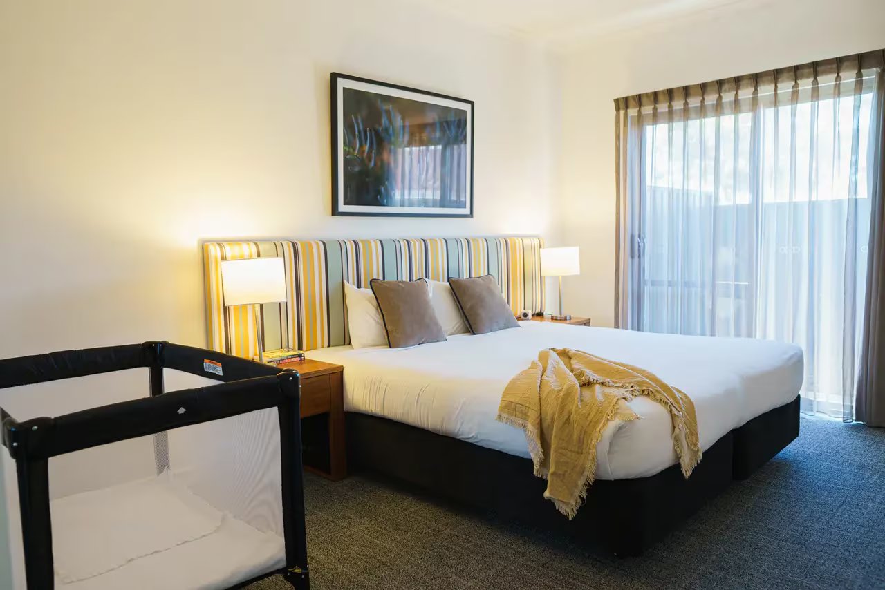 Two-Bedroom Interconnecting Apartment — Whyalla | 2 Bathrooms, Full Kitchen