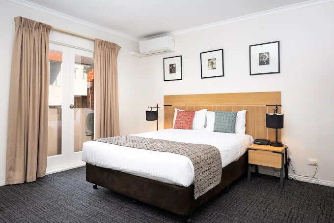 Two-Bedroom Apartment — Kew | 2 Bathrooms, Balcony, Full Kitchen, 100m²