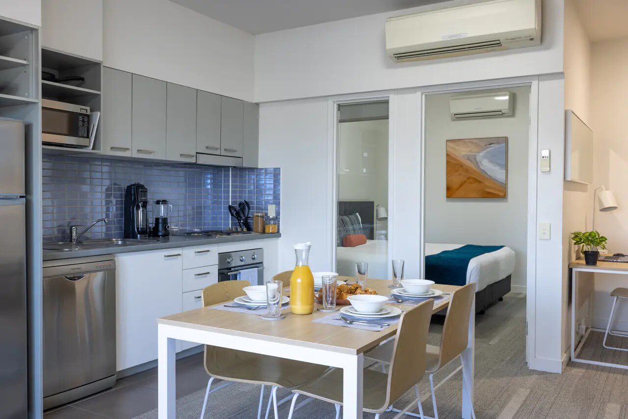 One-Bedroom Apartment — Mackay | Full Kitchen, Living Room, Sleeps 2 photo 5