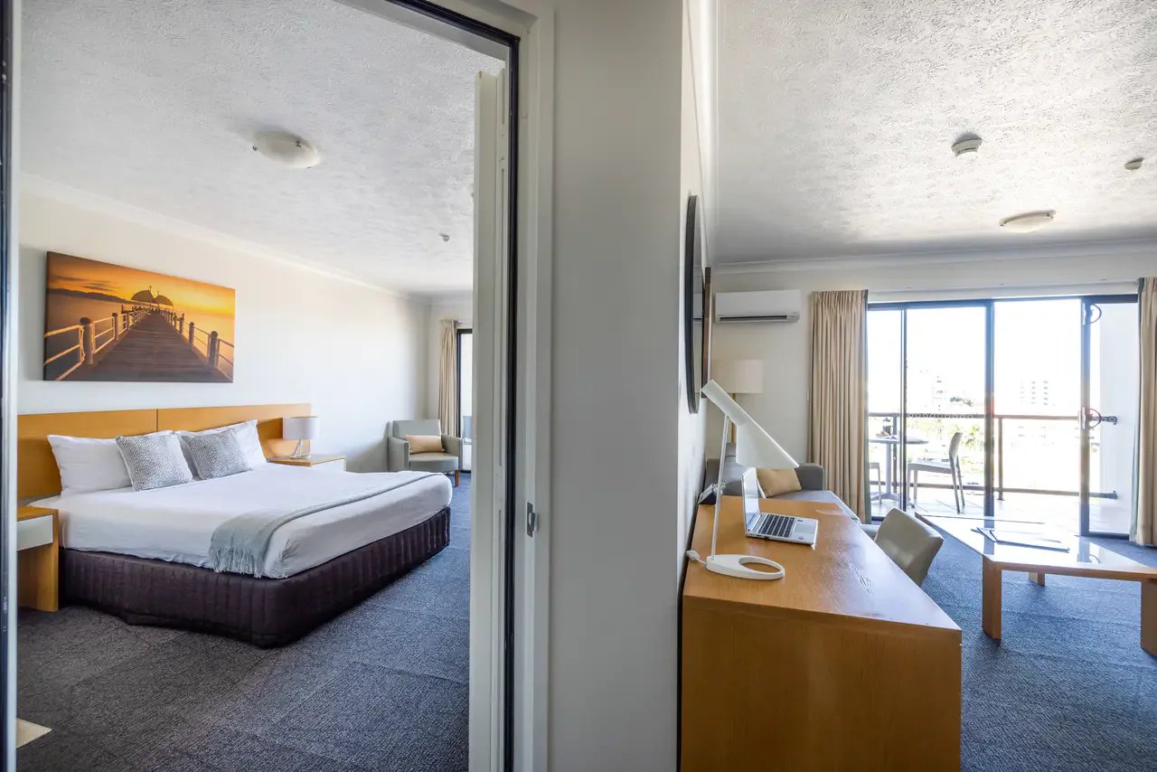 One-Bedroom Apartment — Townsville | Panoramic Water Views, Full Kitchen
