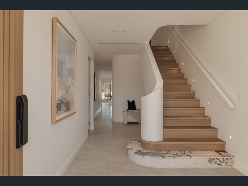Architectural Elegance Meets Contemporary Family Luxury — 5-Bed Merrylands Residence photo 3
