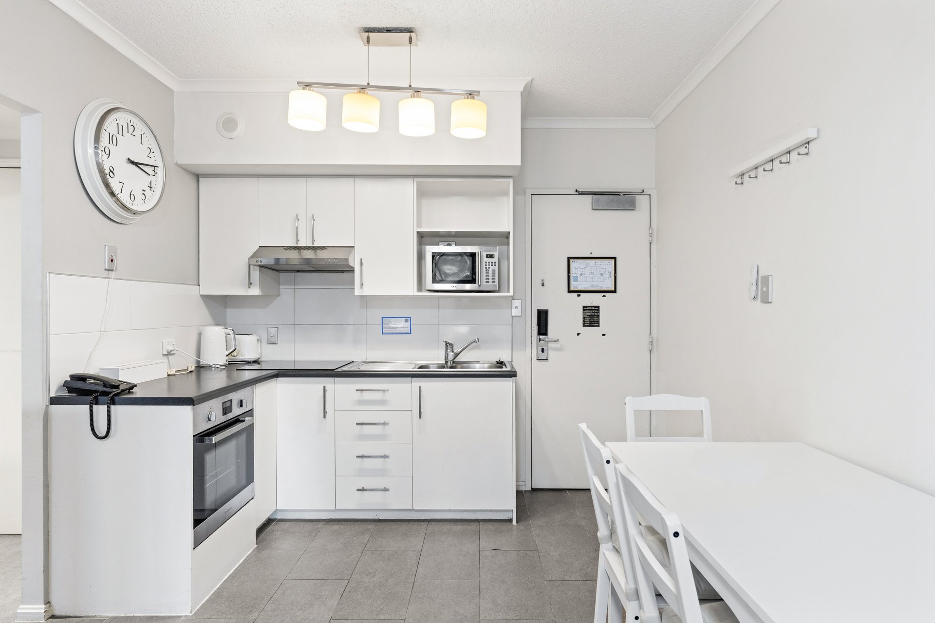 Spacious One-Bedroom Apartment in Fortitude Valley | Full Kitchen, In-Room Laundry & City Access