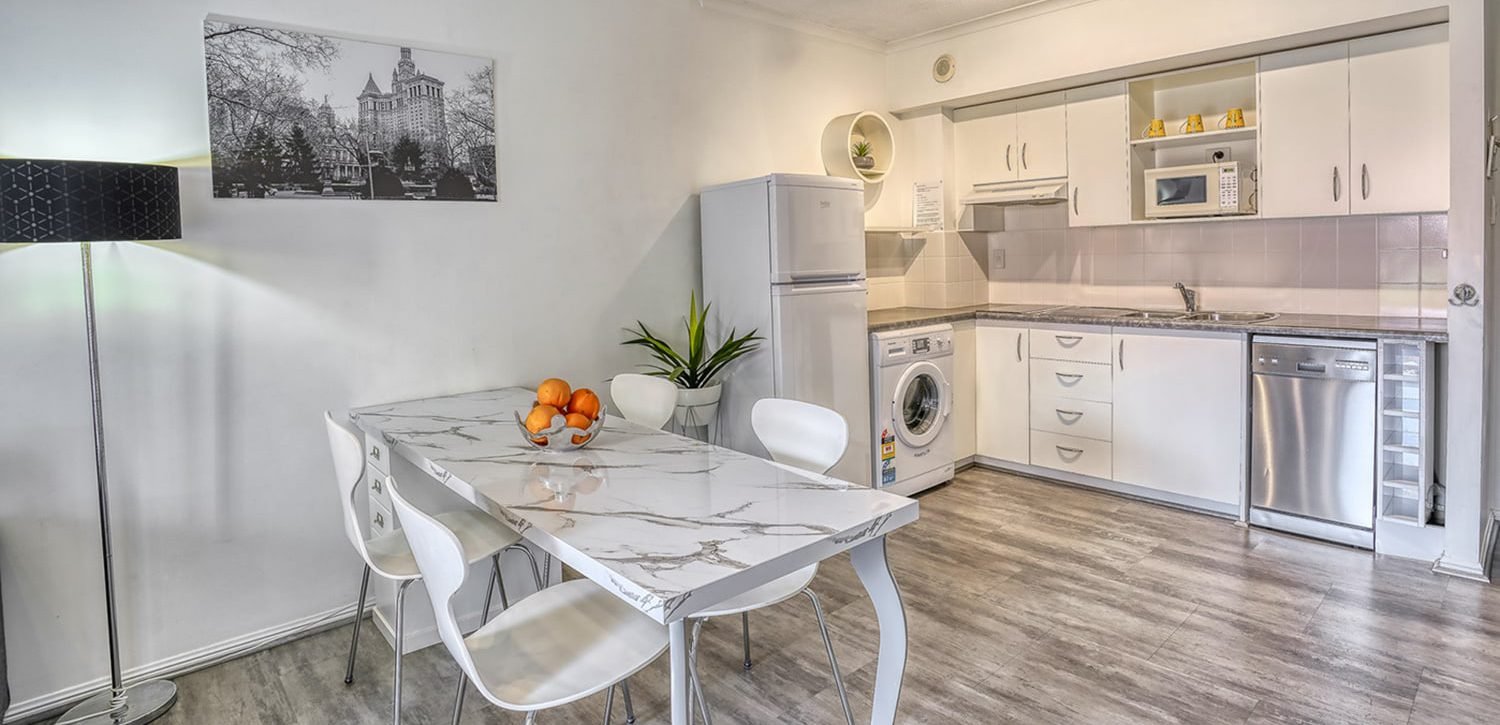 Renovated One-Bedroom Deluxe in Fortitude Valley | Modern Finishes, In-Room Laundry & Premium Space photo 2