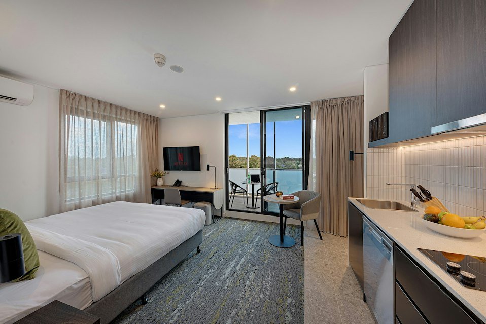 Executive Studio Apartment — Kingswood with Balcony, 29m², Sleeps 2 - main photo