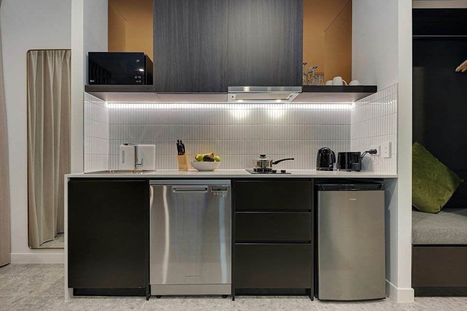 Executive Studio Apartment — Kingswood with Balcony, 29m², Sleeps 2 photo 4