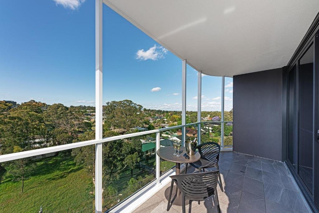 One-Bedroom Apartment — Kingswood with Balcony, Full Kitchen, 45m², Sleeps 3 photo 2