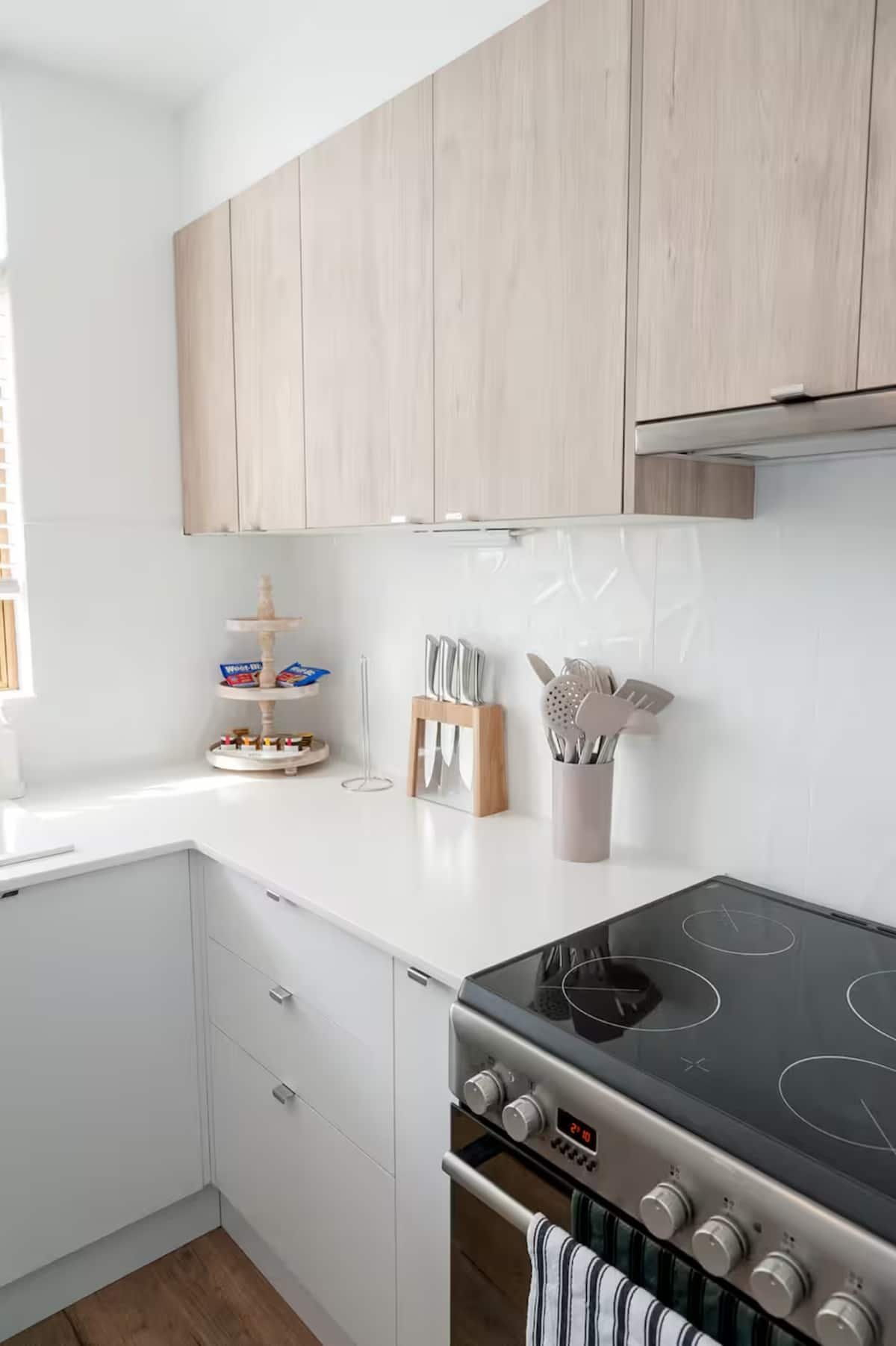 Beachfront Glenelg Apartment — Hampton’s Style, Direct Foreshore Access photo 4