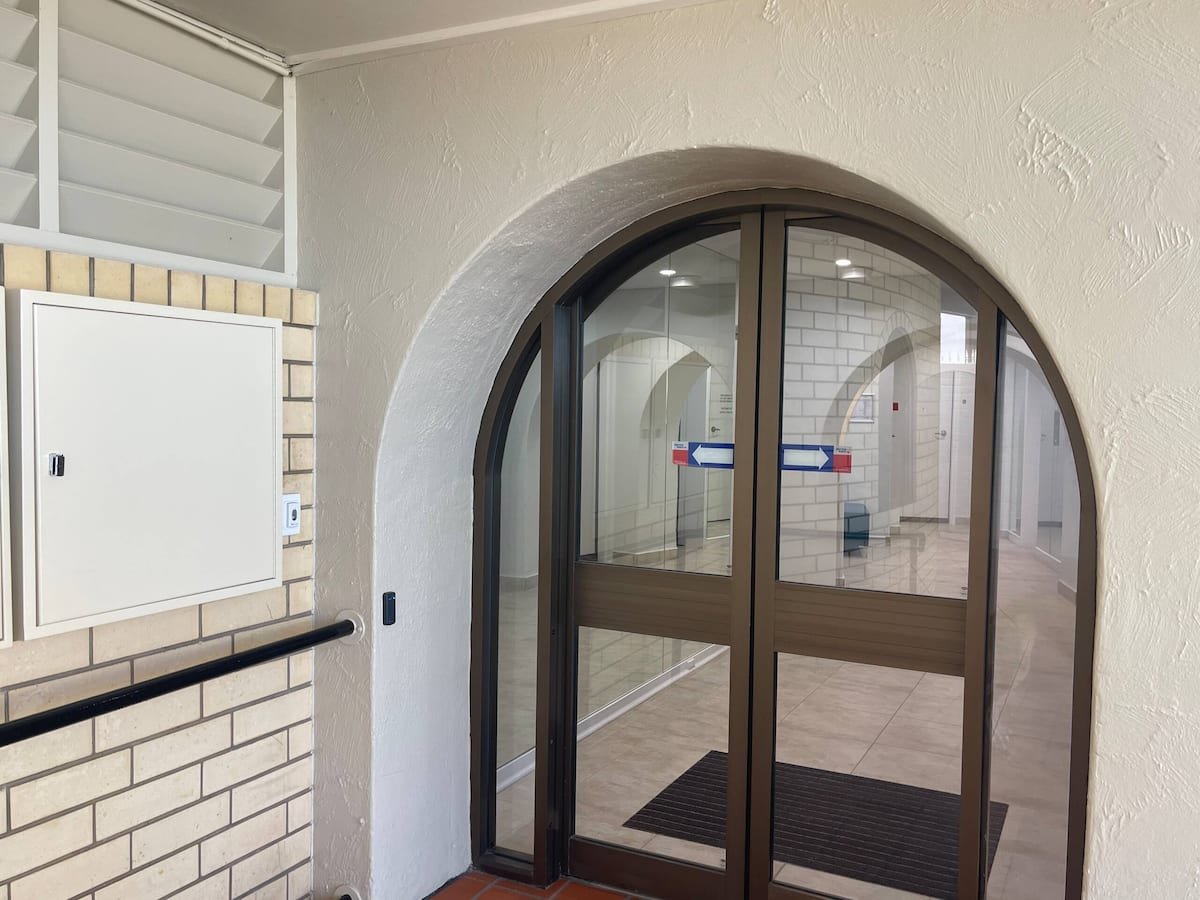 Beachfront Glenelg Apartment — Hampton’s Style, Direct Foreshore Access photo 3