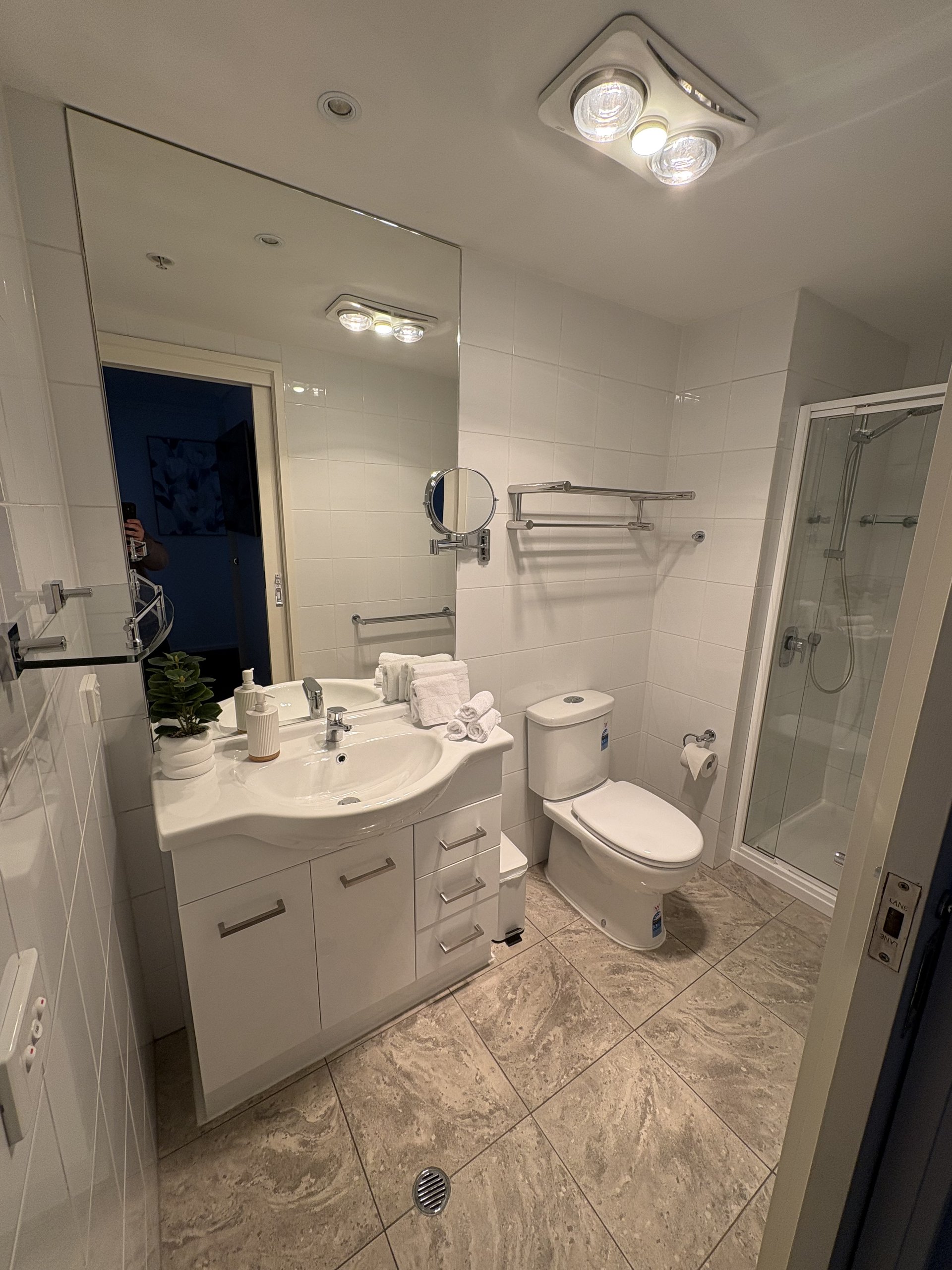 Modern apartment 450m from crown entertainment complex photo 3
