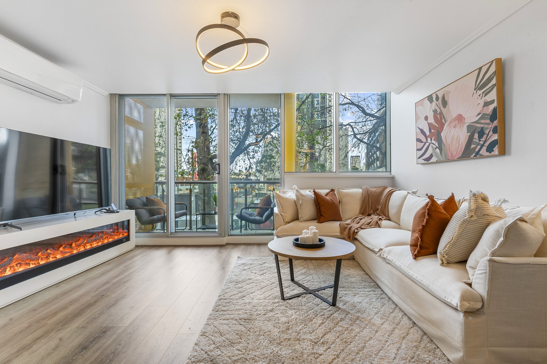 Modern apartment 450m from crown entertainment complex - main photo