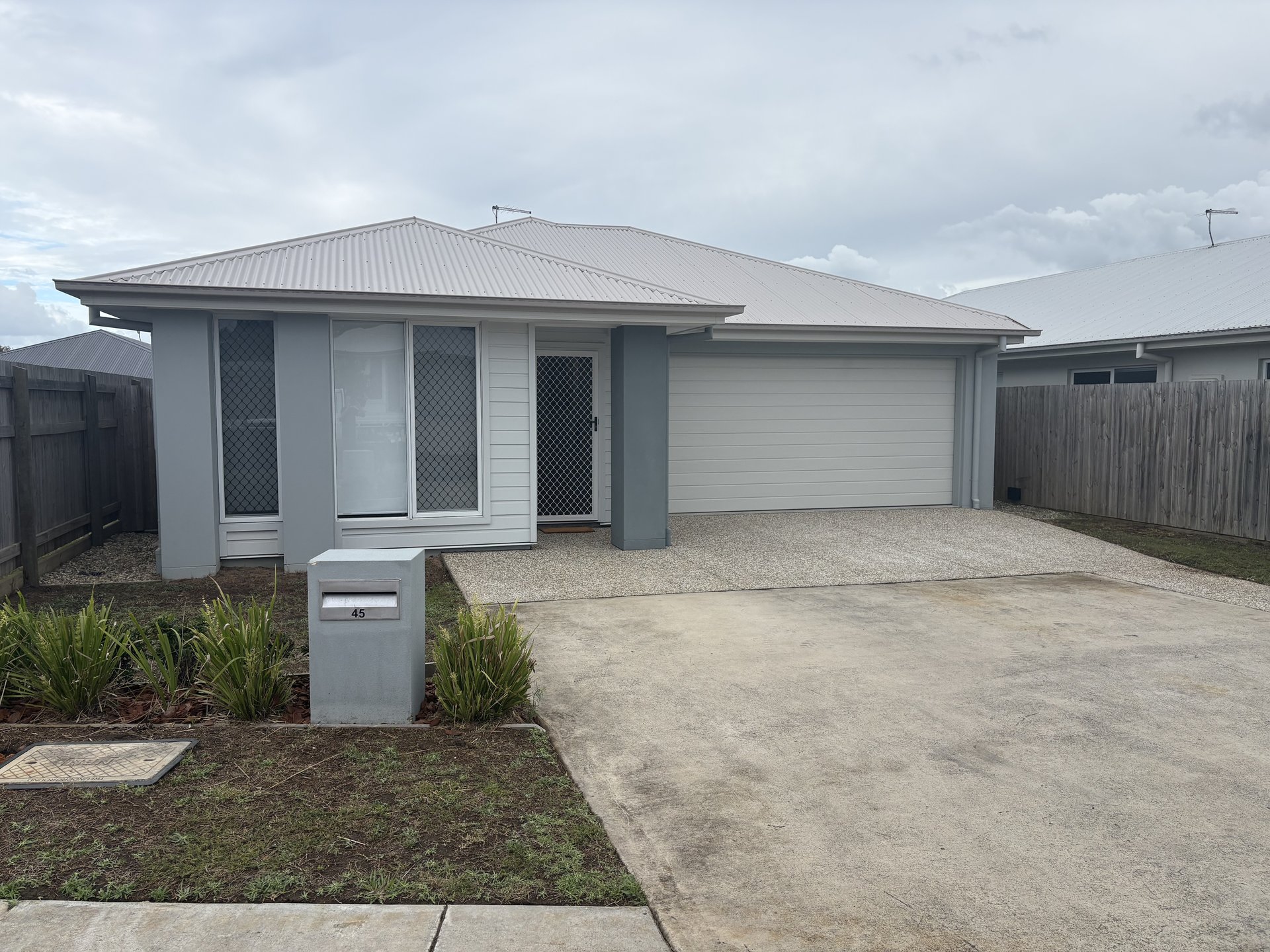 4 bed 2 bath house in quiet family suburb - main photo