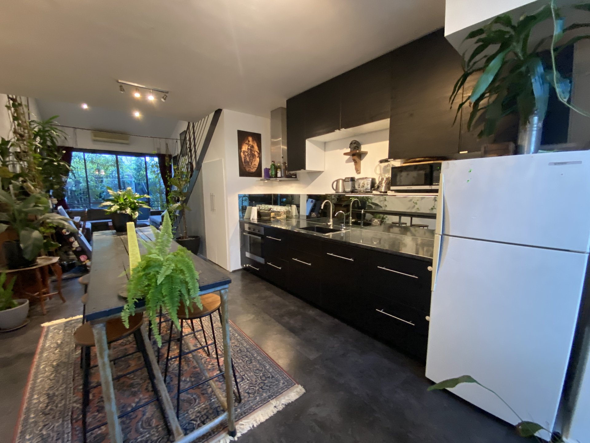 Fully Furnished 1 BDR apartment, Walk to Everything in Freo photo 3