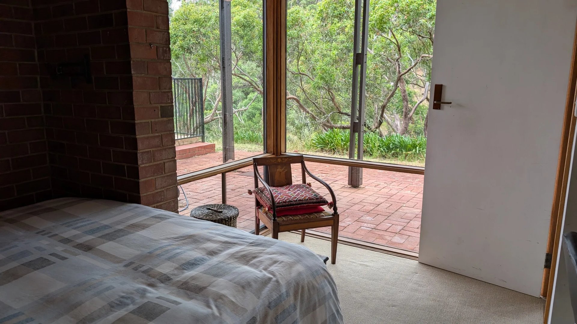 Downstairs furnished flat in Belair, SA