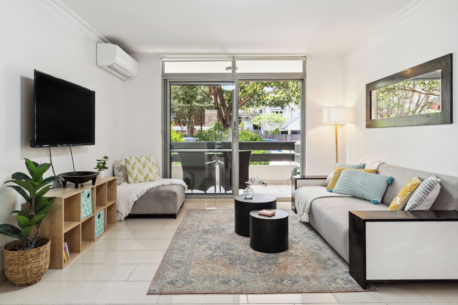 Central Mosman 2-bedroom, 3 bed unit with parking. Ideal for family relocations & corporate accommodation. photo 4