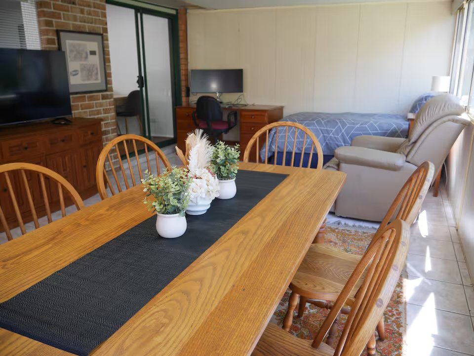3 bedroom home walking distance From Picton