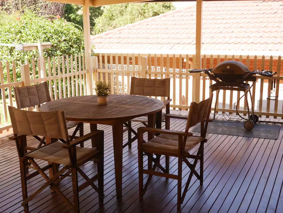 3 bedroom home walking distance From Picton photo 2