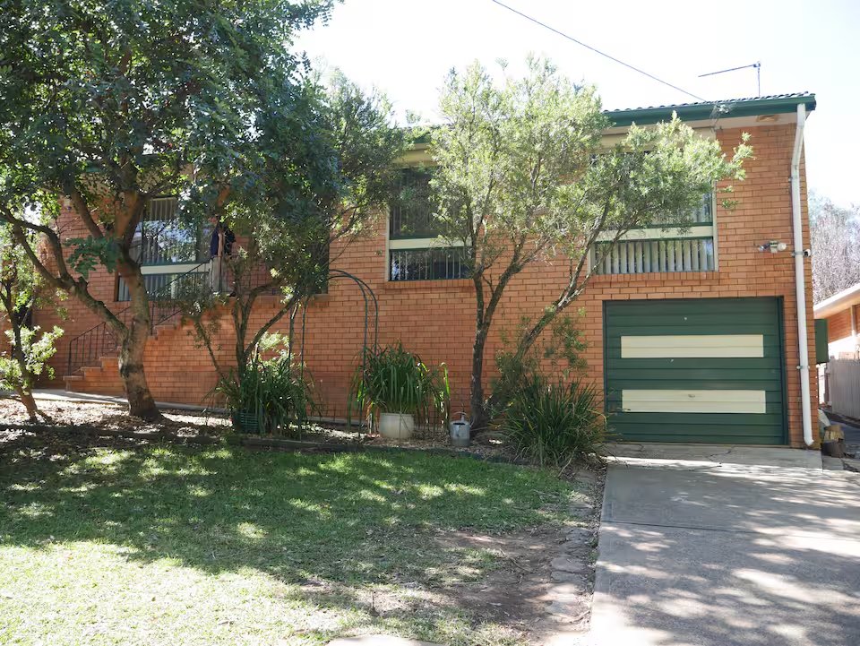 3 bedroom home walking distance From Picton photo 3