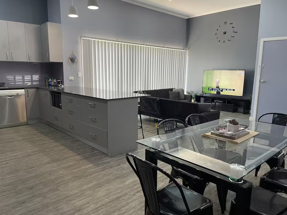 Spacious Thirlmere Home — 4 Bedrooms, Spa & Ducted Air Conditioning