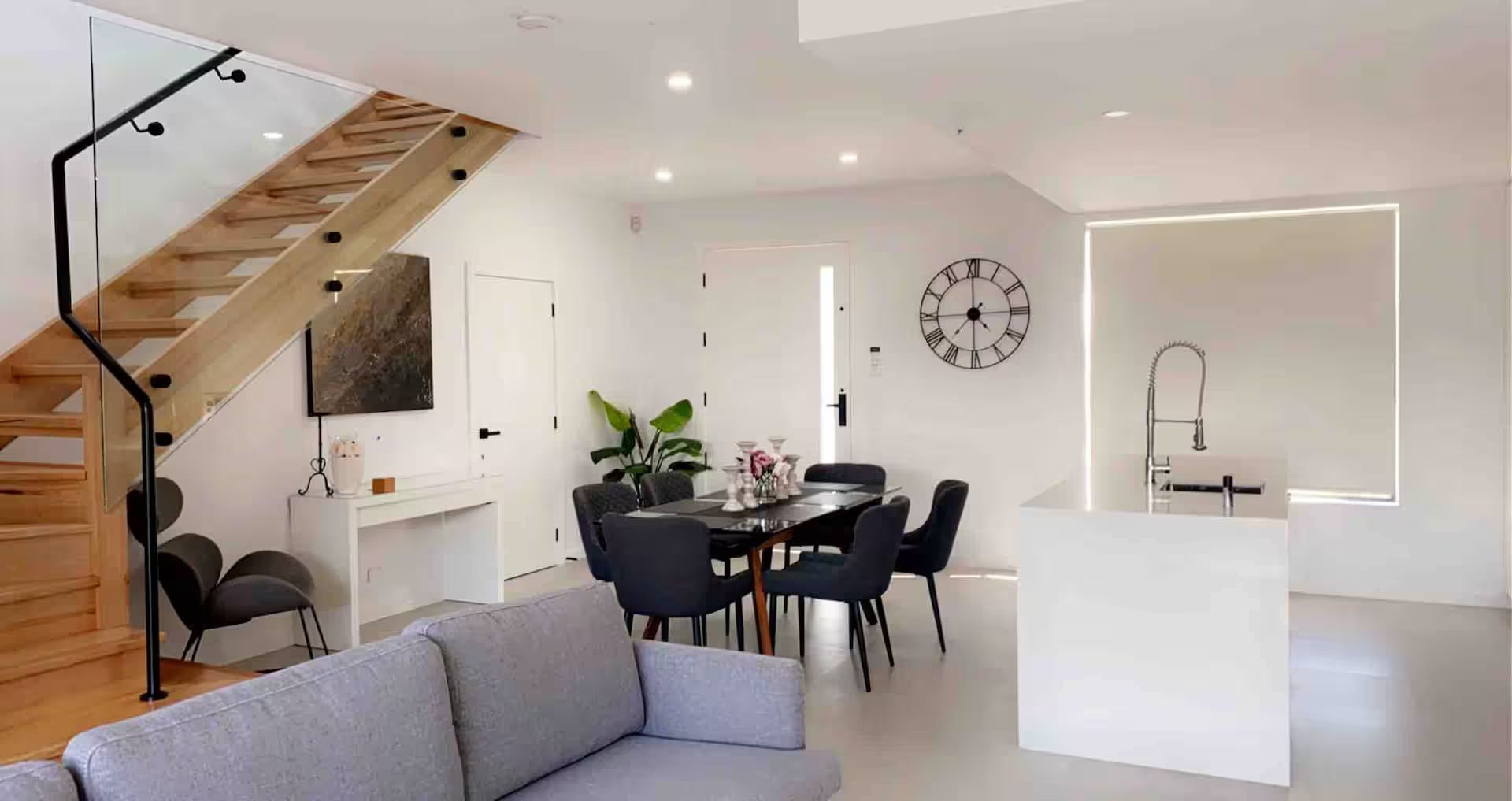 Modern Family Home in Gregory Hills photo 2