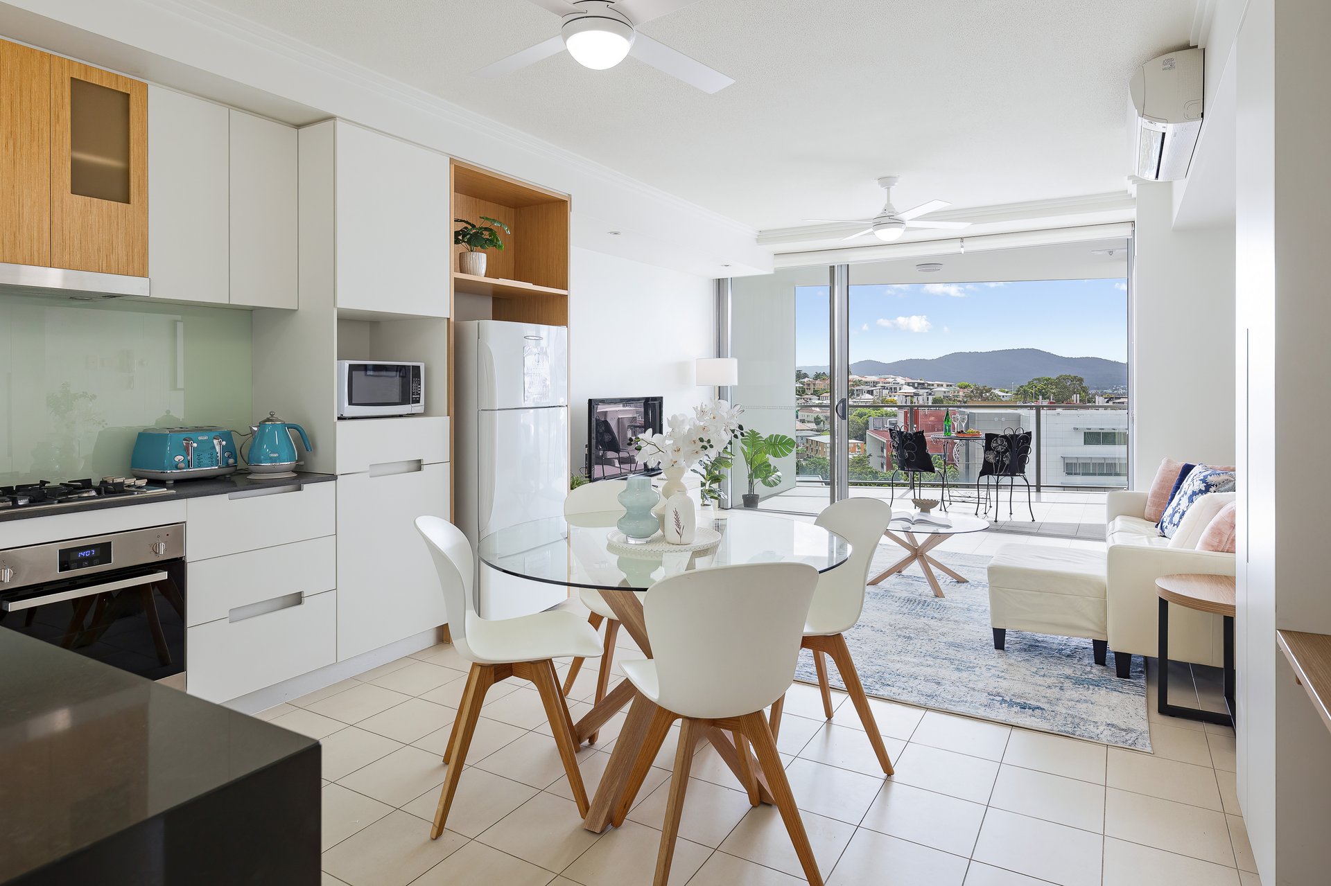 Modern Apartment Near CBD, QUT & Suncorp Stadium - main photo
