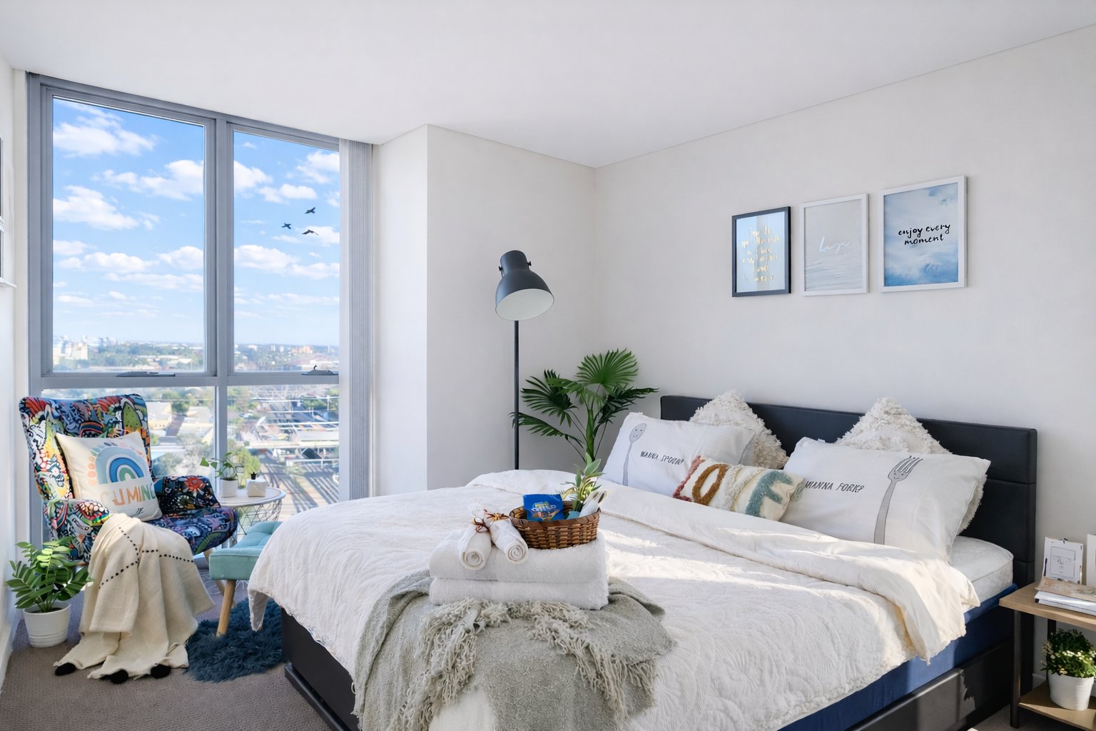 Lovely 2-Bed 2-Bath with City Views | Free Parking photo 5