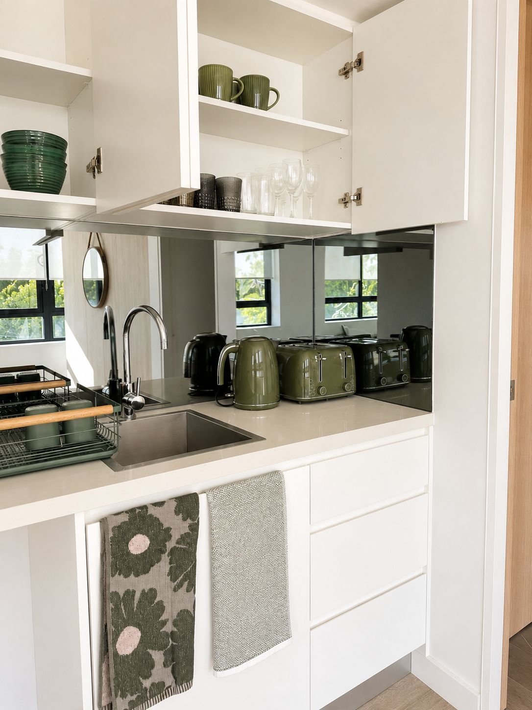 Furnished Kensington Studio-Style Living | Steps to UNSW & Light Rail photo 3