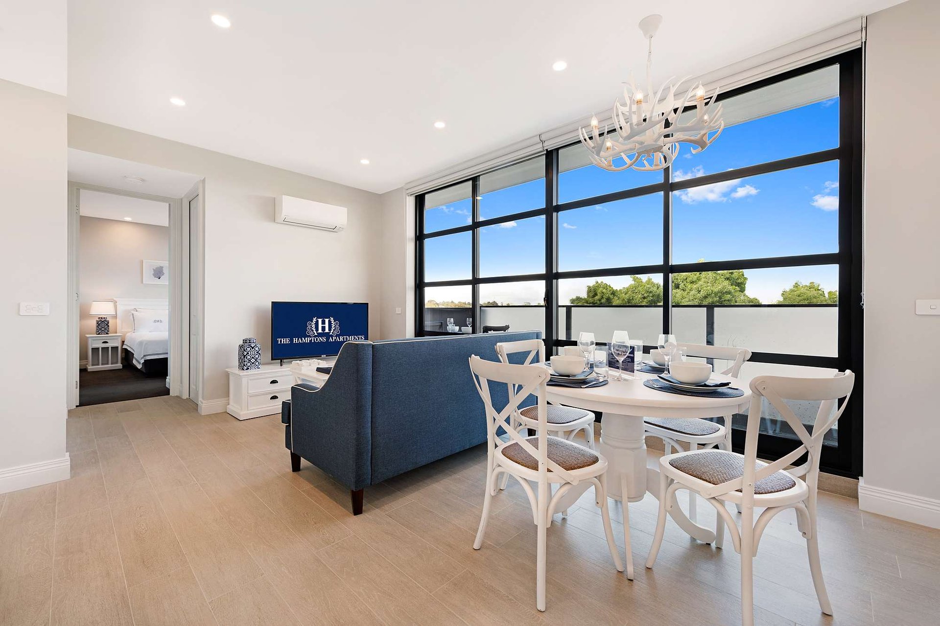 St Kilda Deluxe One-Bed Apartment 12m² Balcony, Queen Bed & Free Street Parking