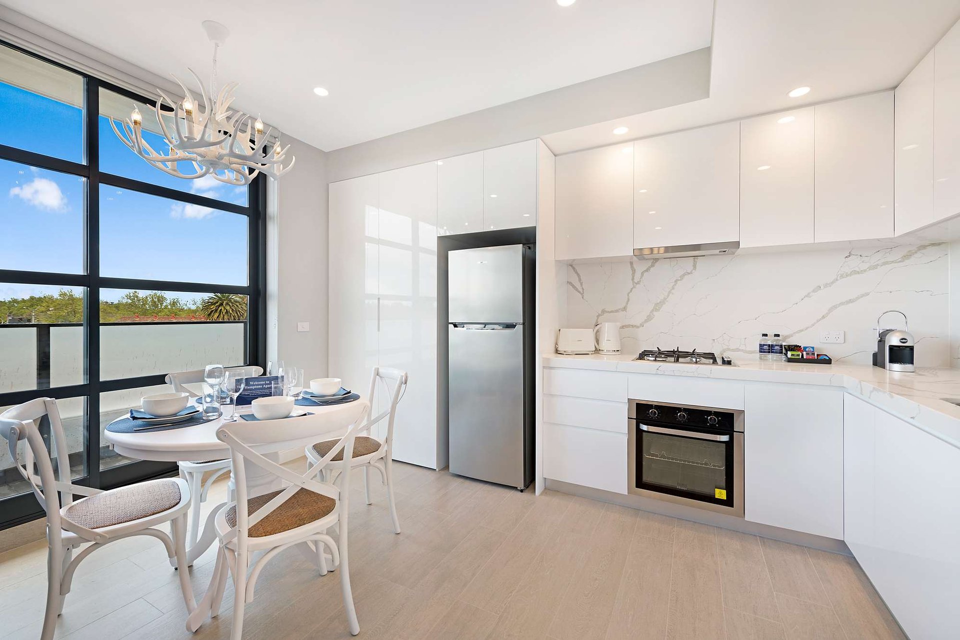 St Kilda Deluxe One-Bed Apartment 12m² Balcony, Queen Bed & Free Street Parking photo 5