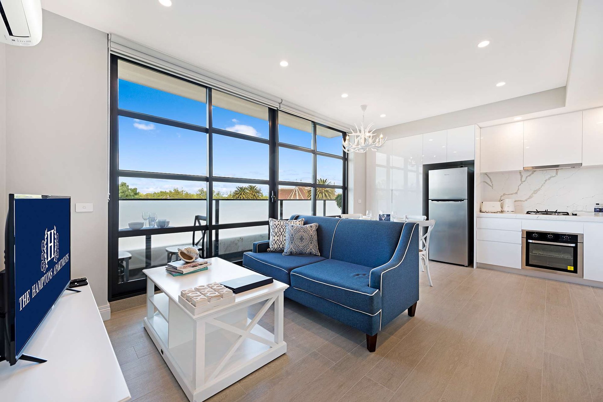 St Kilda Deluxe One-Bed Apartment 12m² Balcony, Queen Bed & Free Street Parking photo 2