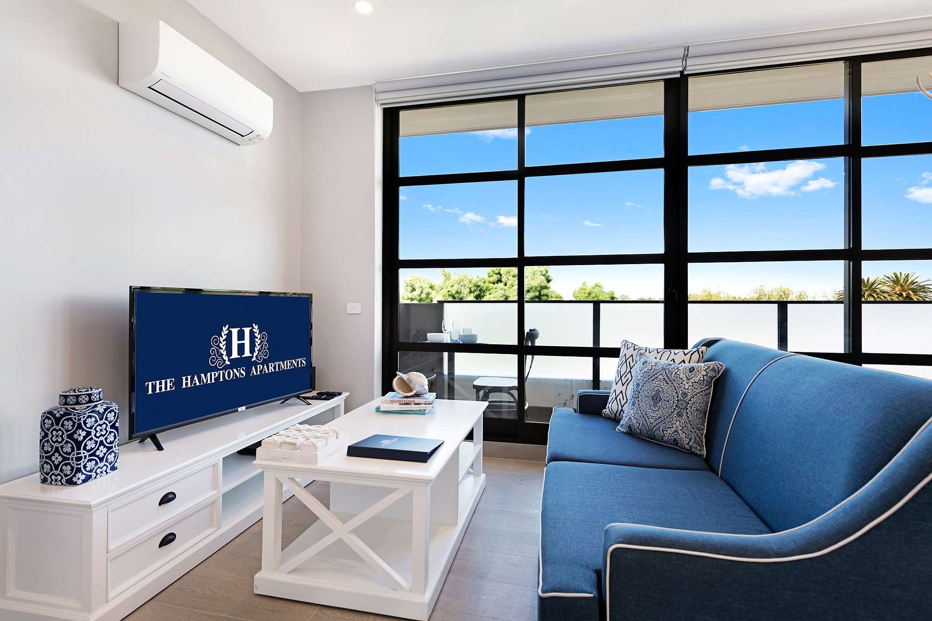 St Kilda Deluxe One-Bed Apartment 12m² Balcony, Queen Bed & Free Street Parking photo 3