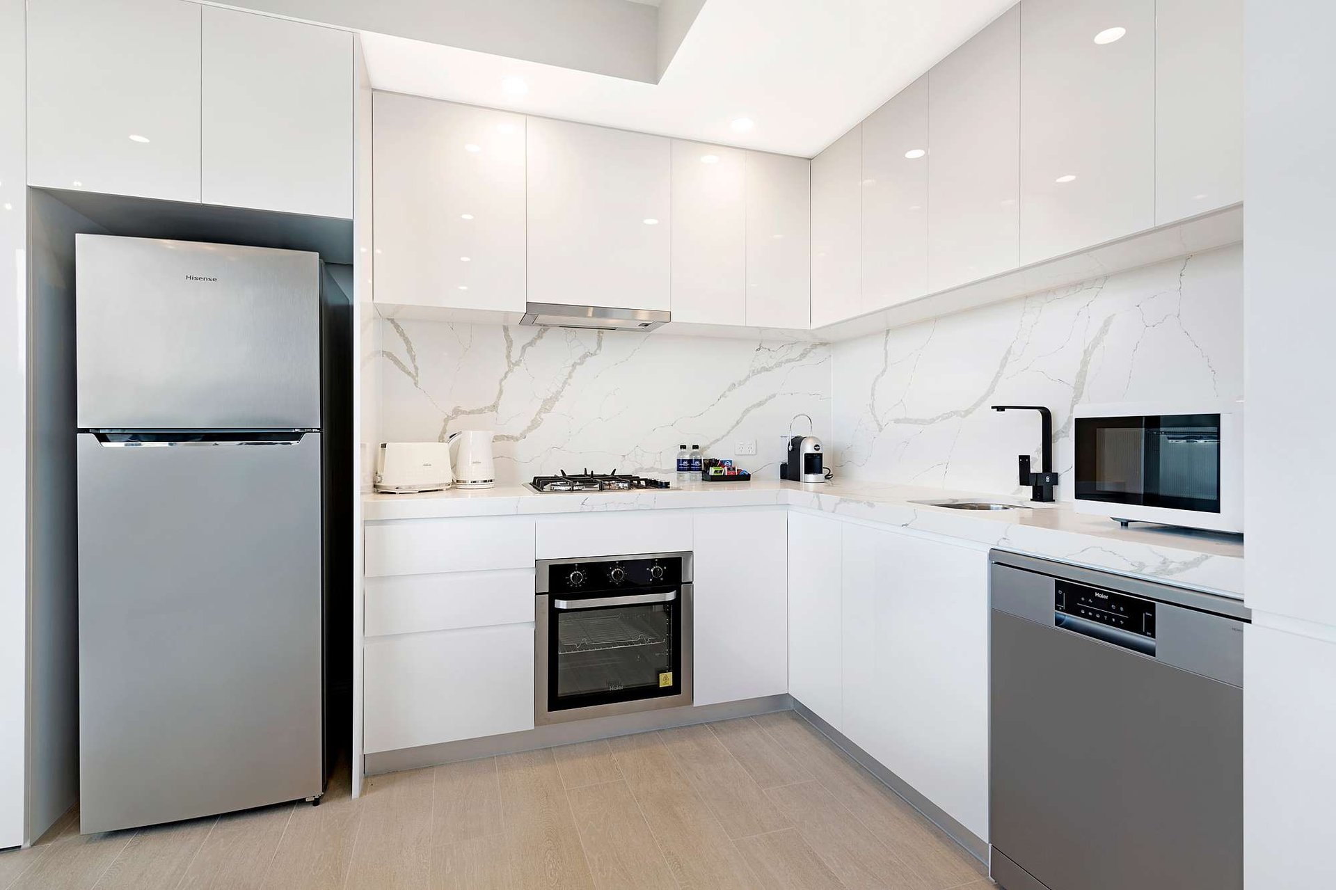 St Kilda Deluxe One-Bed Apartment 12m² Balcony, Queen Bed & Free Street Parking photo 4